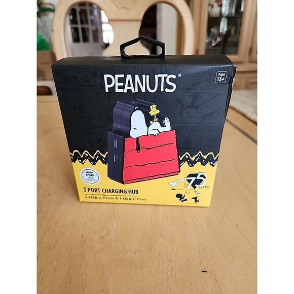 Peanuts Snoopy/Woodstock 3 Port Charging Hub NEW - Picture 1 of 4